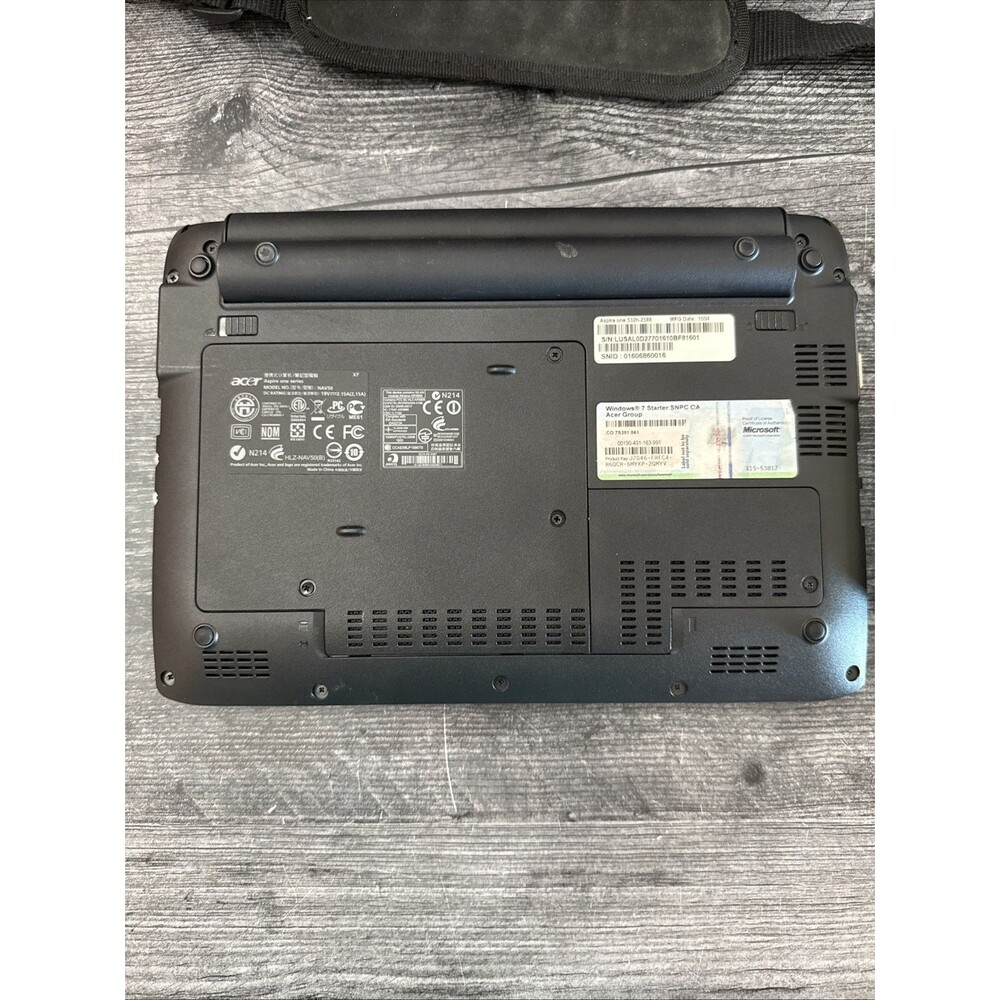 Acer Aspire One Mini Laptop With Case - Picture 5 of 9